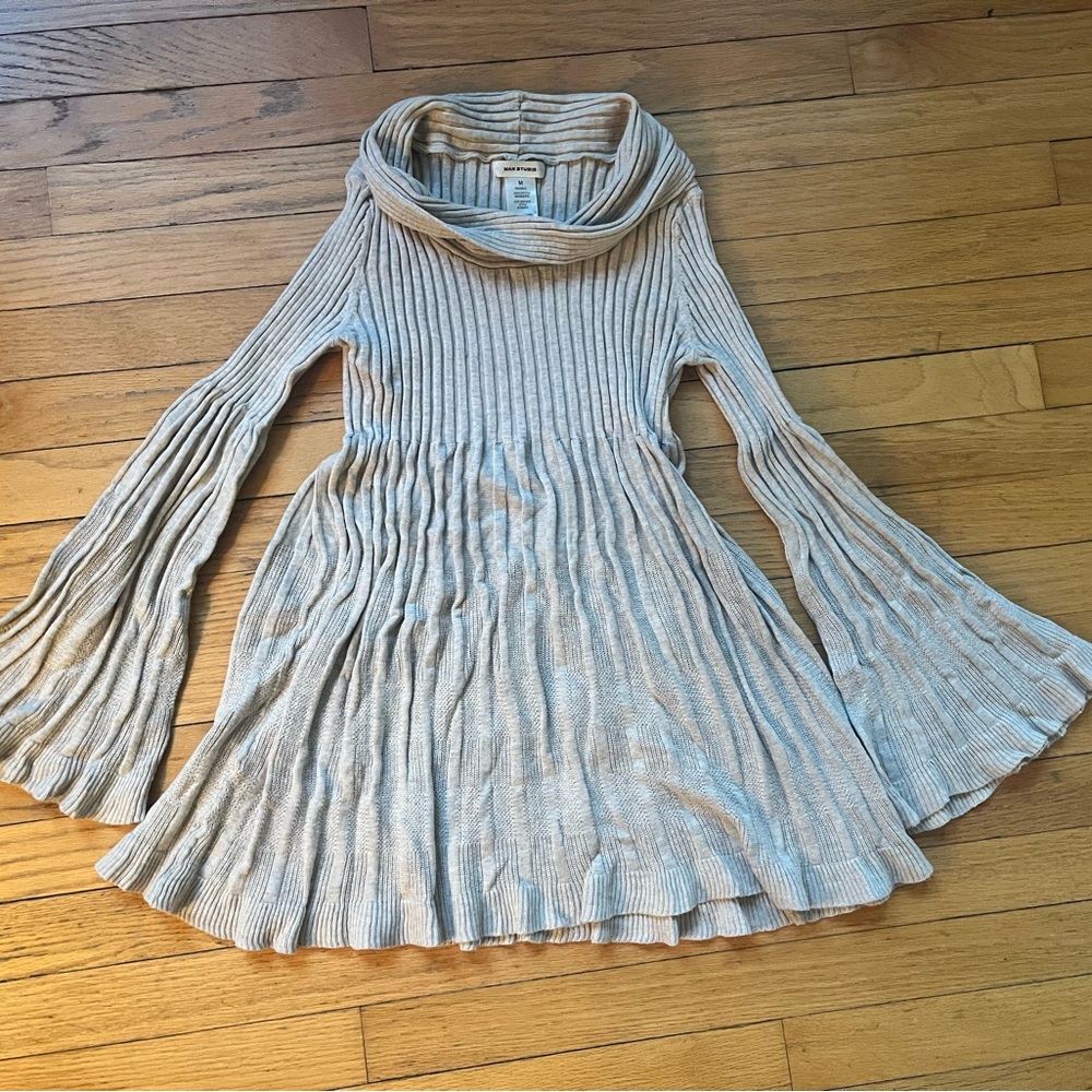 Cozy Gray Sweater with Flared Sleeves